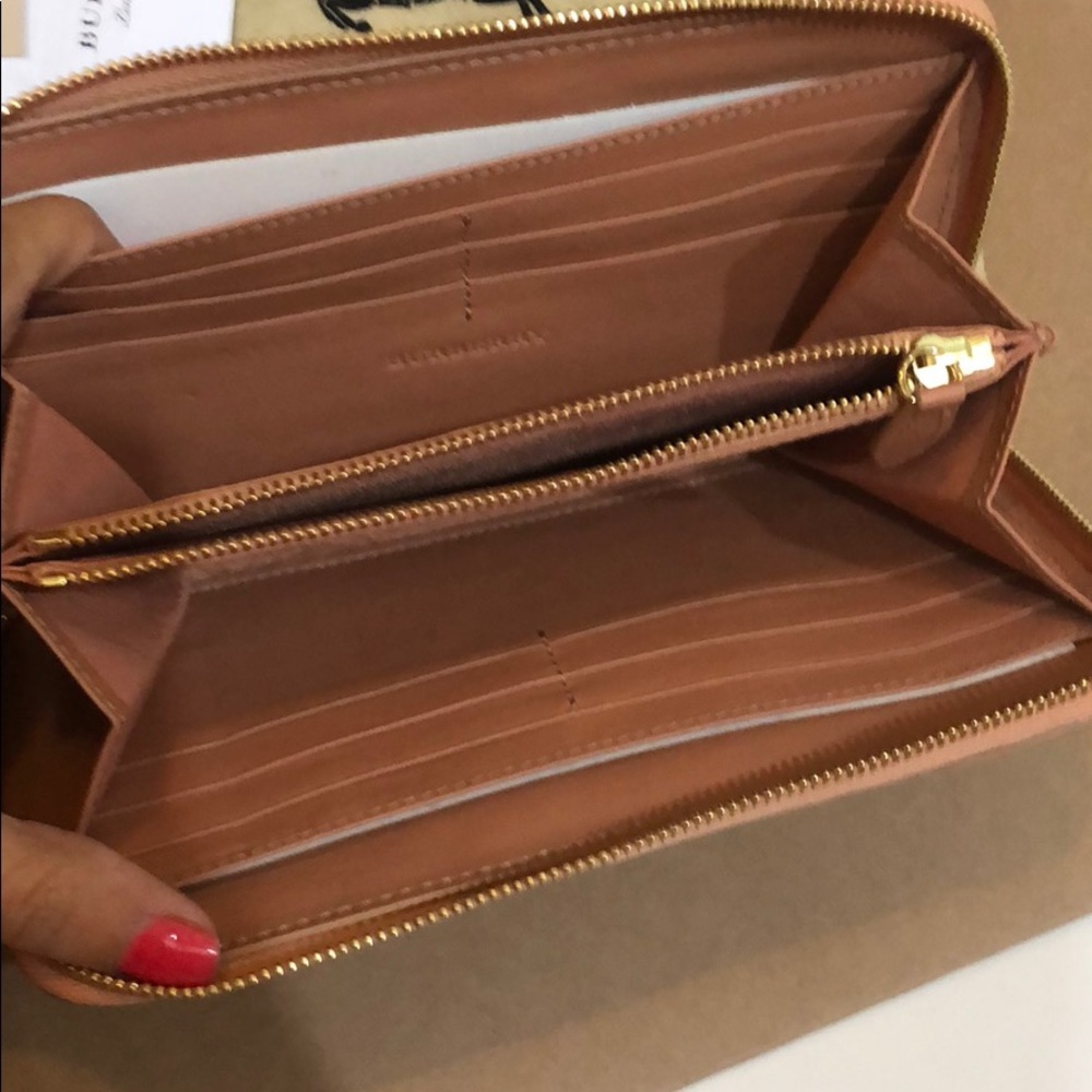 NWOT Burberry Calf Leather Zip Around Wallet - Picture 6 of 8